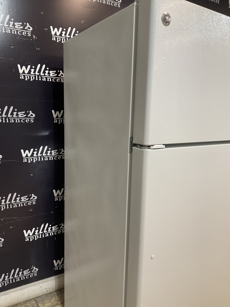Ge Used Refrigerator Top and Bottom 28x64 1/2” (White) 