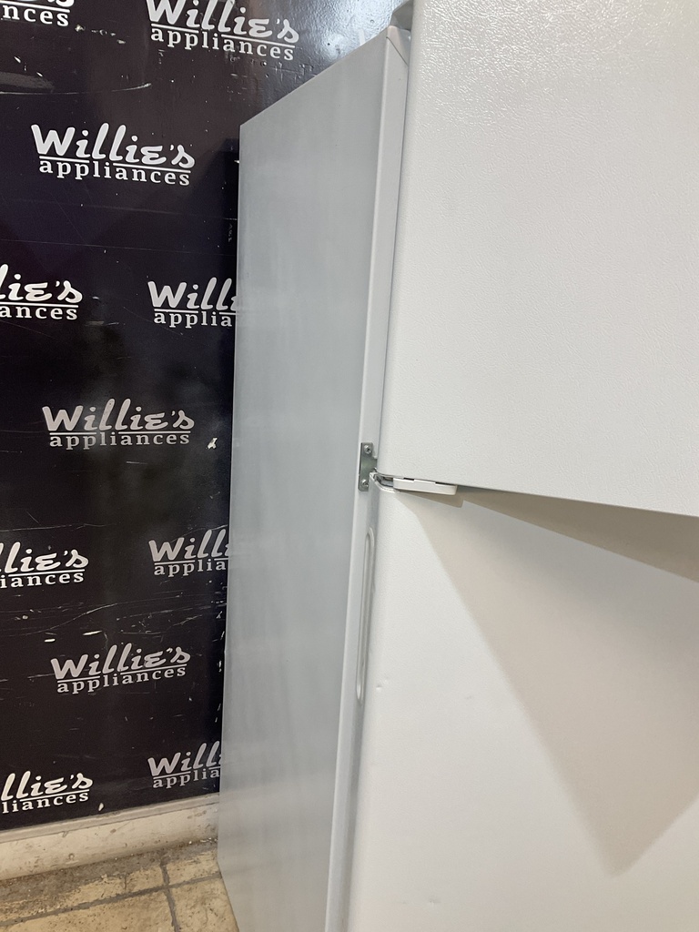 Hotpoint Used Refrigerator Top and Bottom 28x61 1/2” (White)