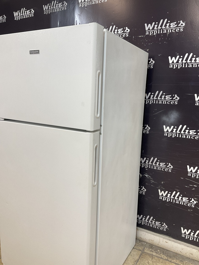 Hotpoint Used Refrigerator Top and Bottom 28x61 1/2” (White)