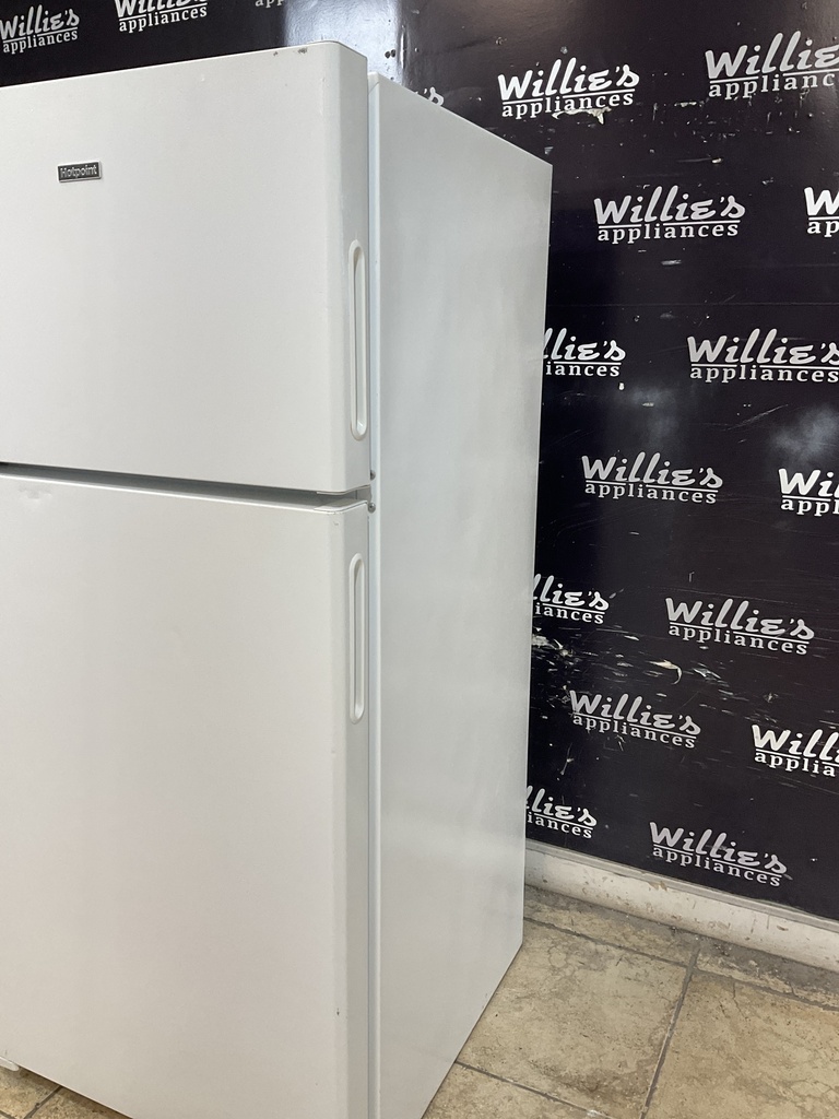 Hotpoint Used Refrigerator Top and Bottom 28x61 1/2”
