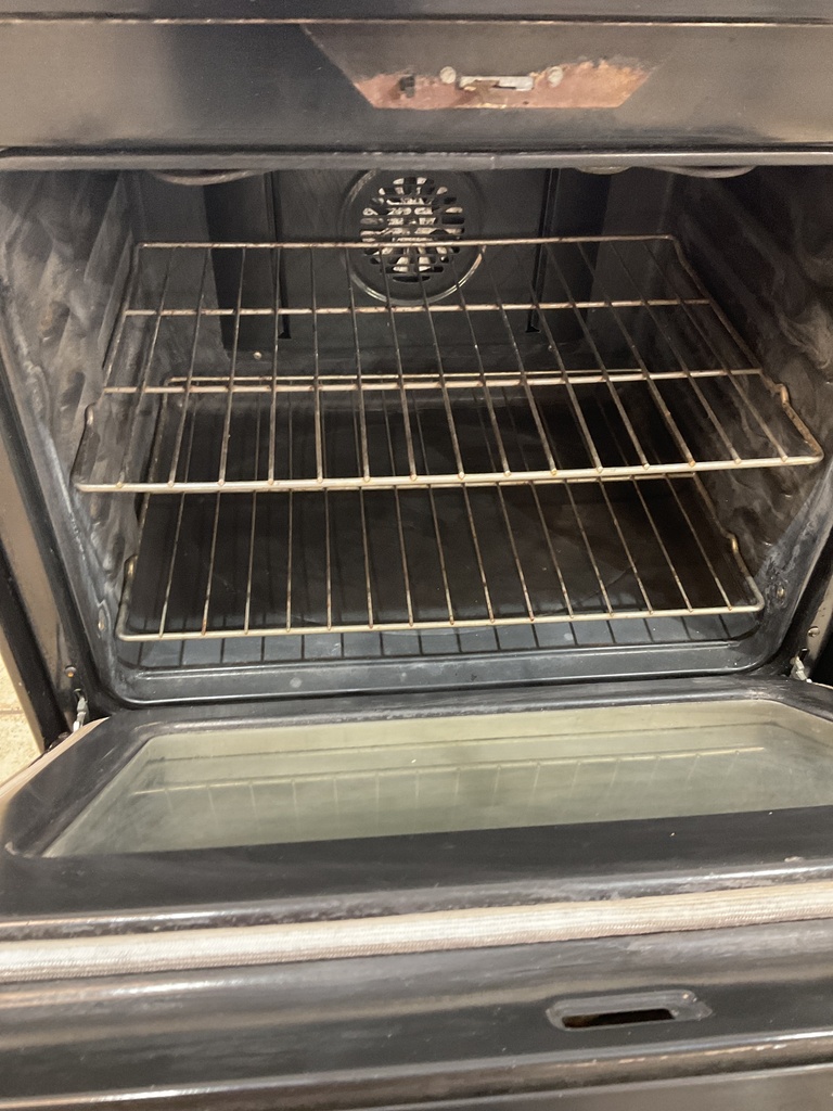 Ge Used Electric Stove 220volts (40/50 AMP) 30inches {no cord} (Black) 