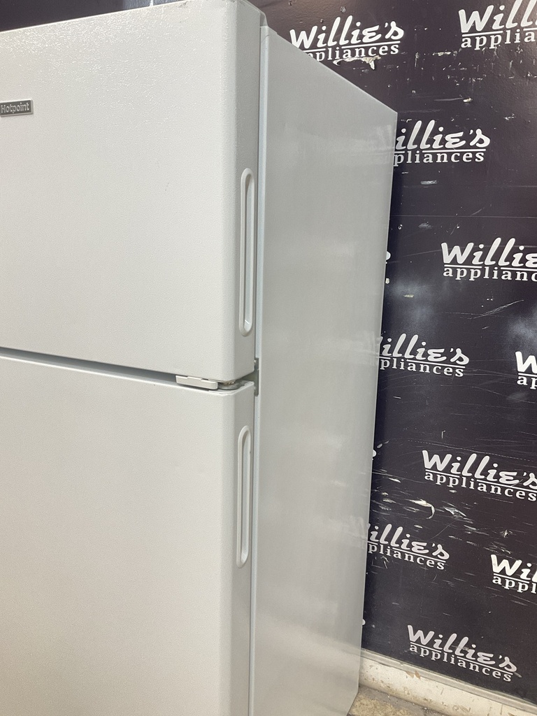 Hotpoint Used Refrigerator Top and Bottom 28x61 1/2” (White) 