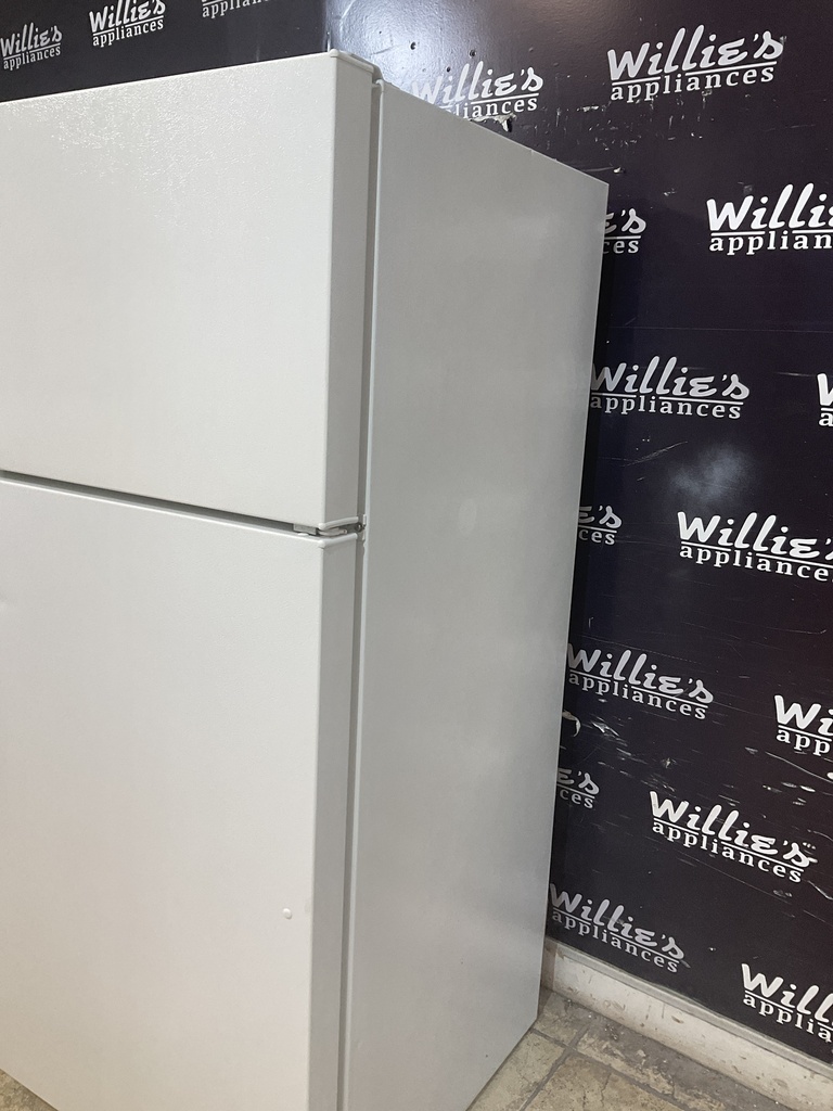 Hotpoint Used Refrigerator Top and Bottom 28x61 1/2” (White) 