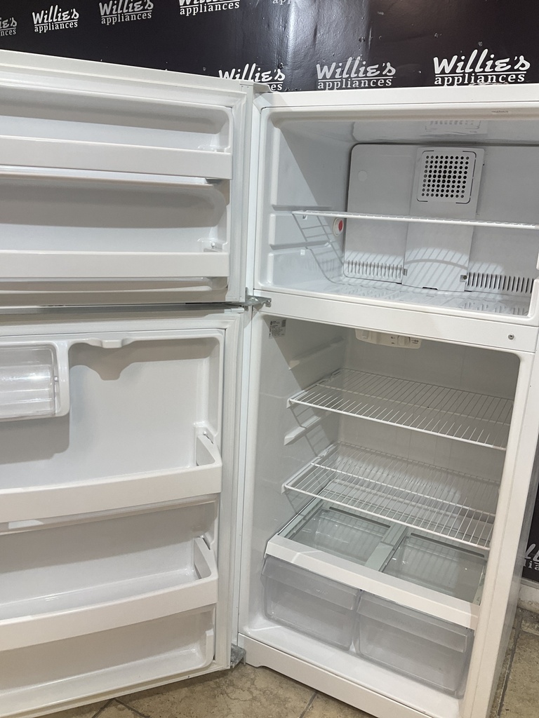 Hotpoint Used Refrigerator Top and Bottom 28x61 1/12” (White) 
