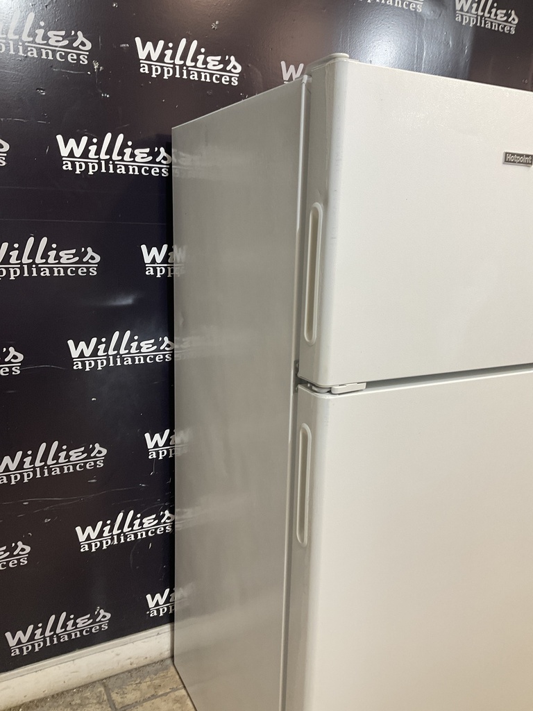 Hotpoint Used Refrigerator top and bottom 28x61 1/2” (White)