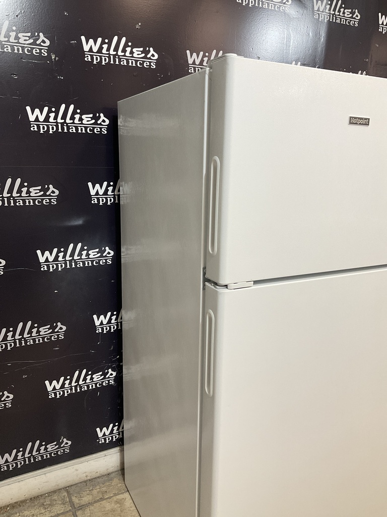 Hotpoint Used Refrigerator Top and Bottom 28x61 1/2” (White) 