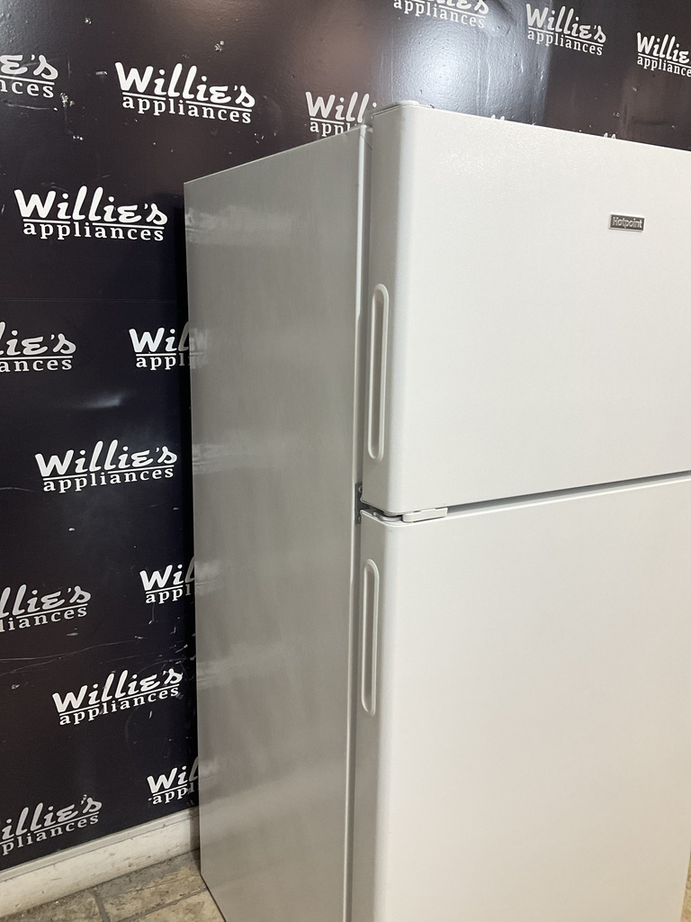Hotpoint Used Refrigerator Top and Bottom 28x61 1/2” (White) 
