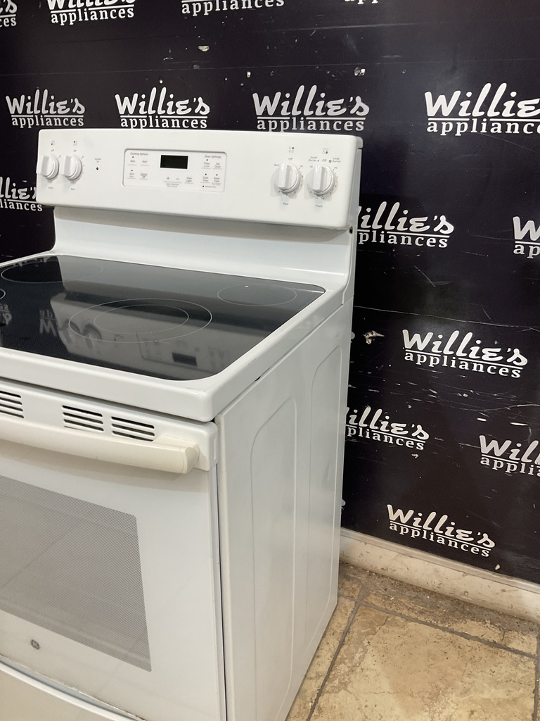 Ge Used Electric Stove 220volts (40/50 AMP) 30inches {4 prong} (white) 