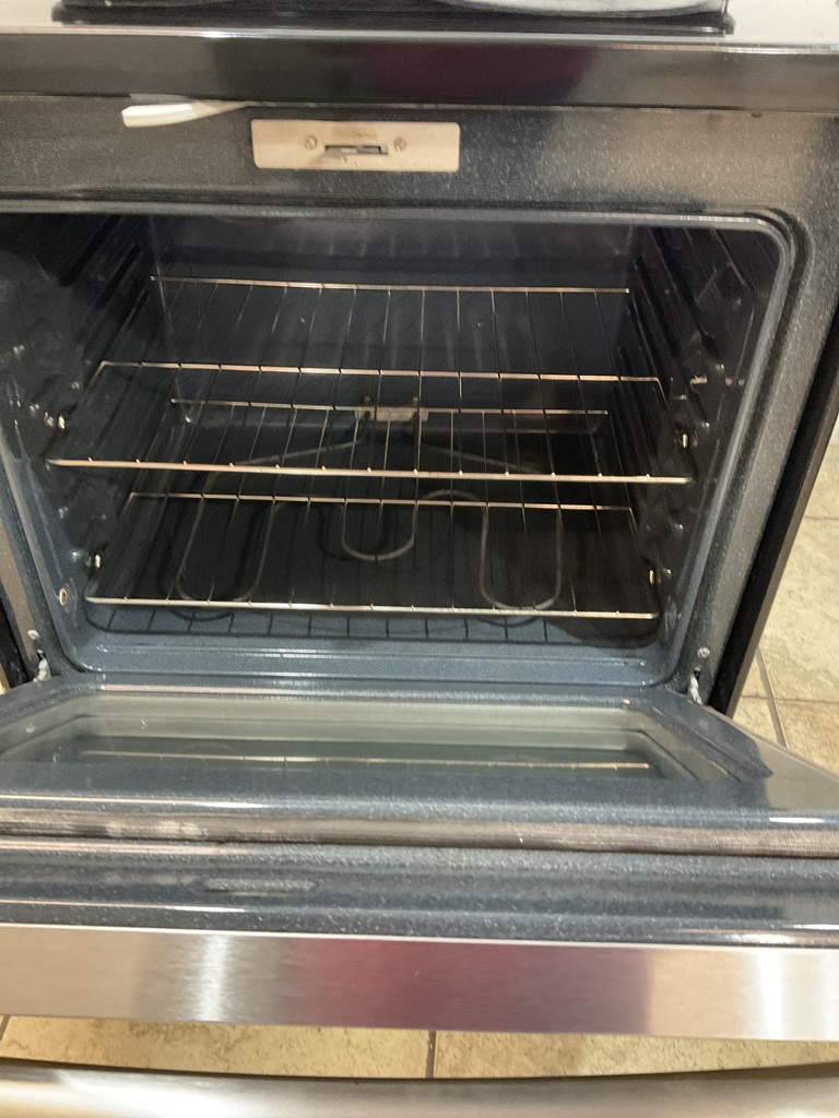 Ge Used Electric Stove 220volts (40/50 AMP) 30inches {3 prong} (Black) 