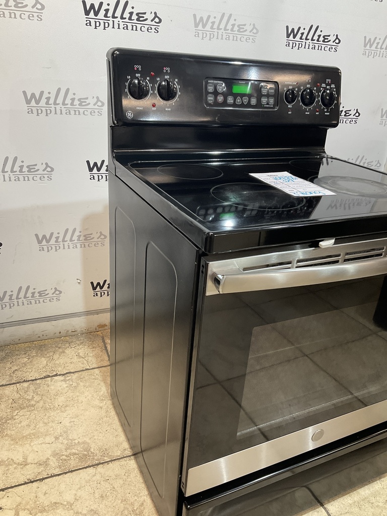 Ge Used Electric Stove 220volts (40/50 AMP) 30inches {3 prong} (Black) 