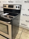 Frigidaire Used Electric Stove 220volts (40/50 AMP) 30inches {no cord} (Stainless steel) 
