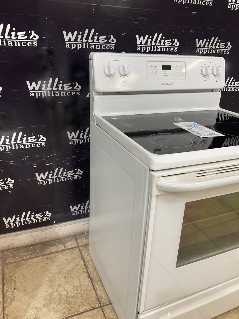 Frigidaire Used Electric Stove 220volts (40/50 AMP) 30inches {4 prong} (White) 