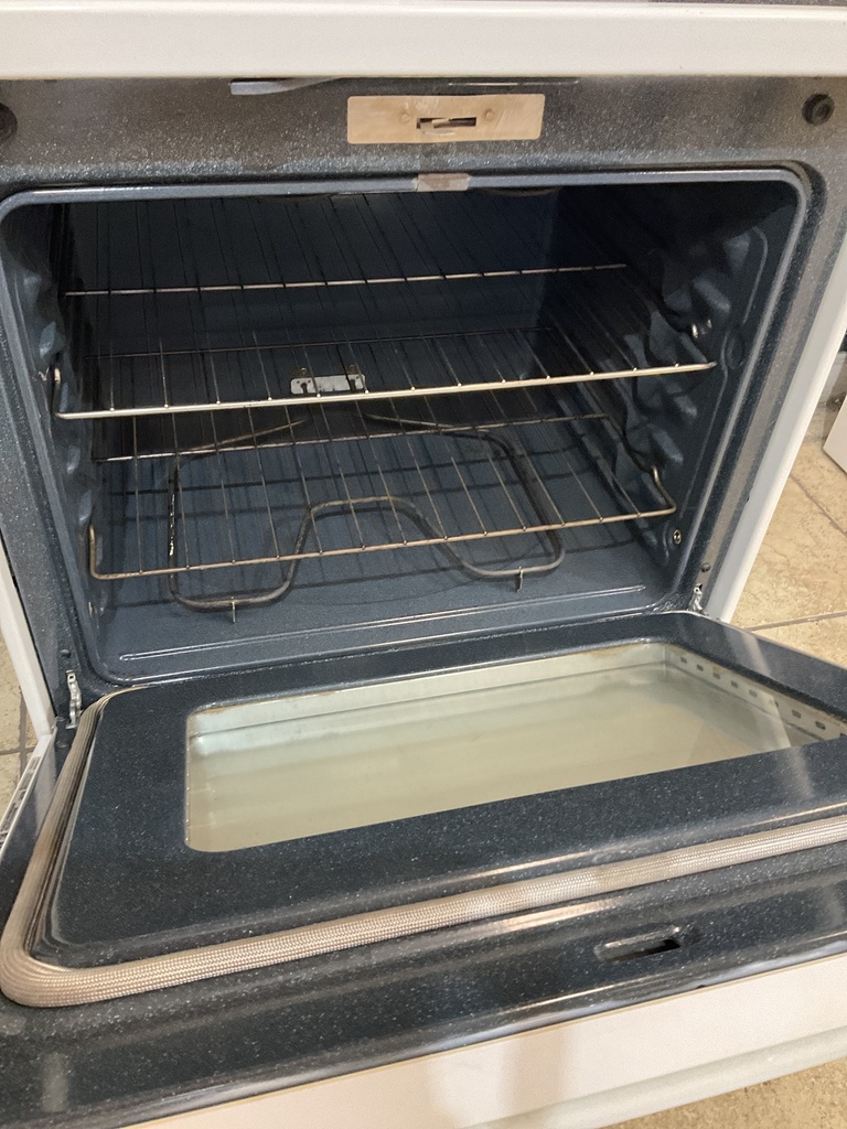 Ge Used Electric Stove 220volts (40/50 AMP) 30inches{no cord} (white) 