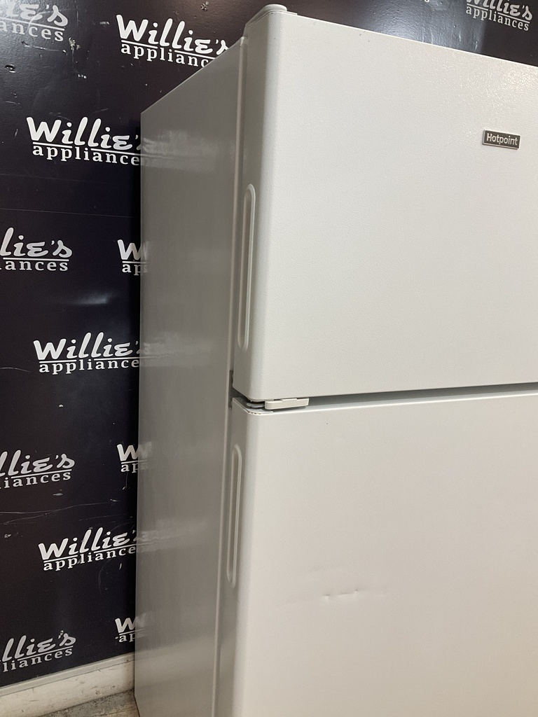 Hotpoint Used Refrigerator Top and Bottom 28x61 1/2” (White) 