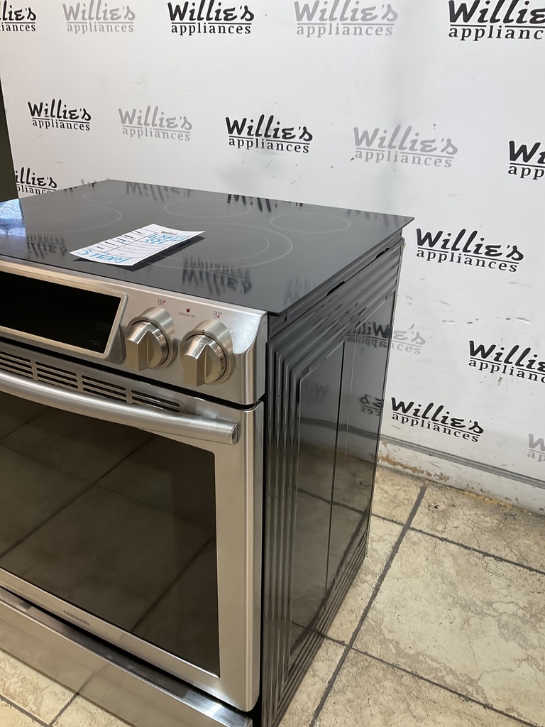 Samsung Used Electric Stove 220volts (40/50 AMP) 30inches {3 prong} (Stainless steel) 