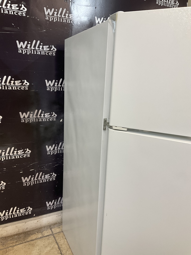 Hotpoint Used Refrigerator Top and Bottom 28x61 1/2” (White) 