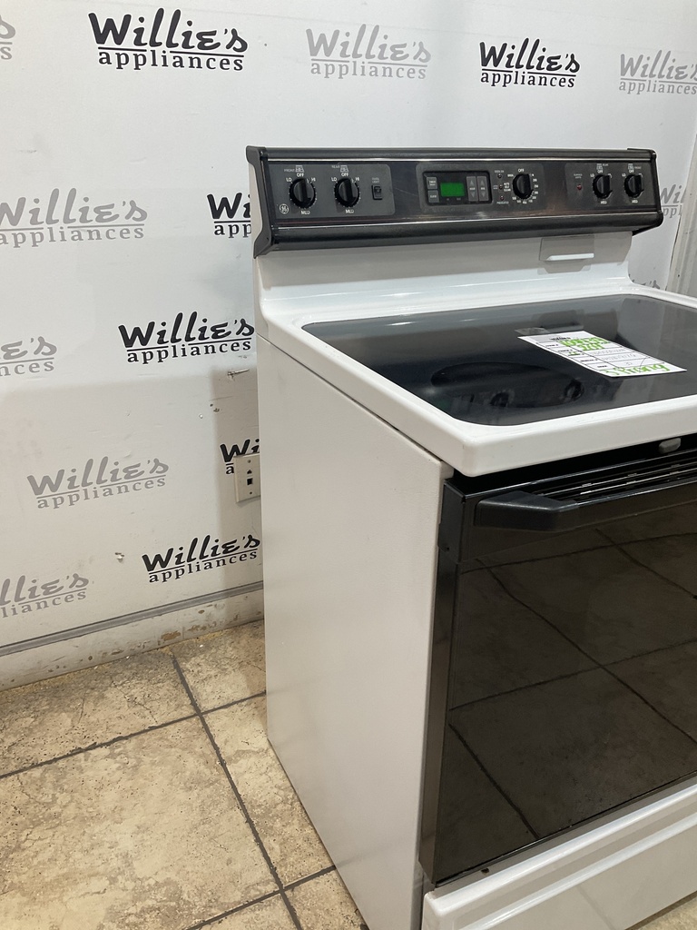 Ge Used Electric Stove 220volts (40/50 AMP) 30inches {3 prong} (White/black) 