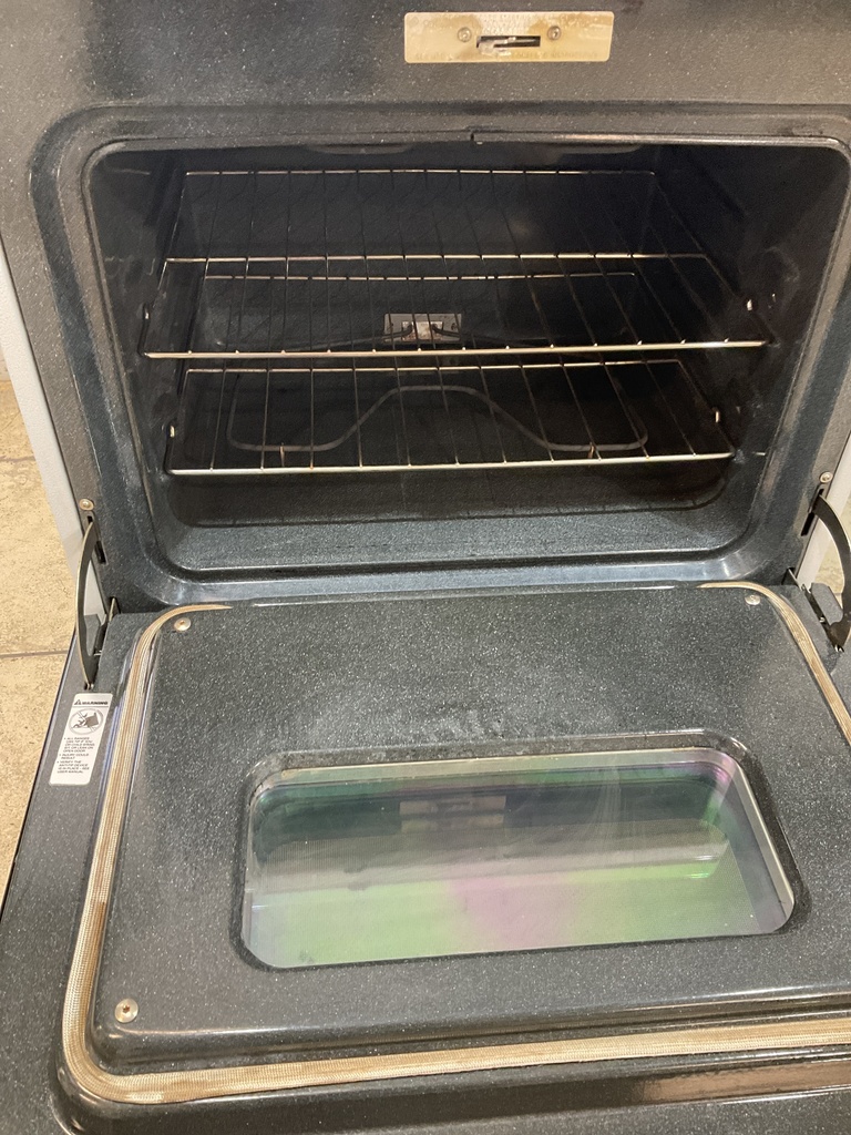 Ge Used Electric Stove 220volts (40/50 AMP) 30inches {3 prong} (White/black) 