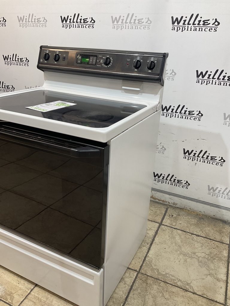 Ge Used Electric Stove 220volts (40/50 AMP) 30inches {3 prong} (White/black) 