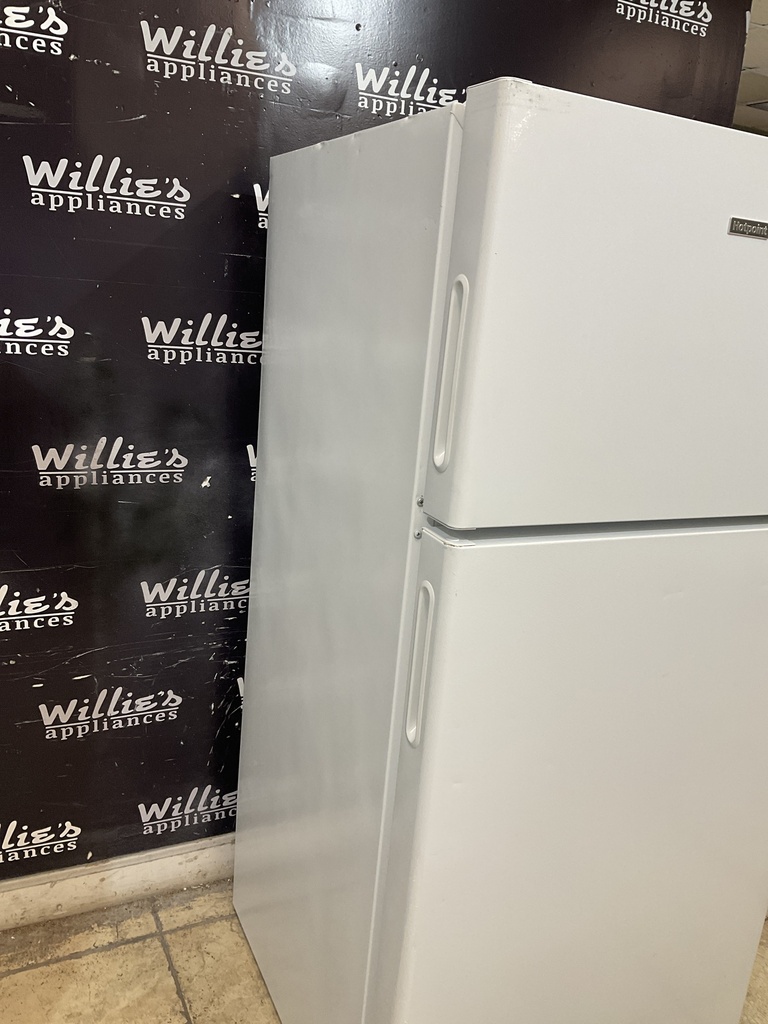 Hotpoint Used Refrigerator Top and Bottom 28x61 1/2” (White) 