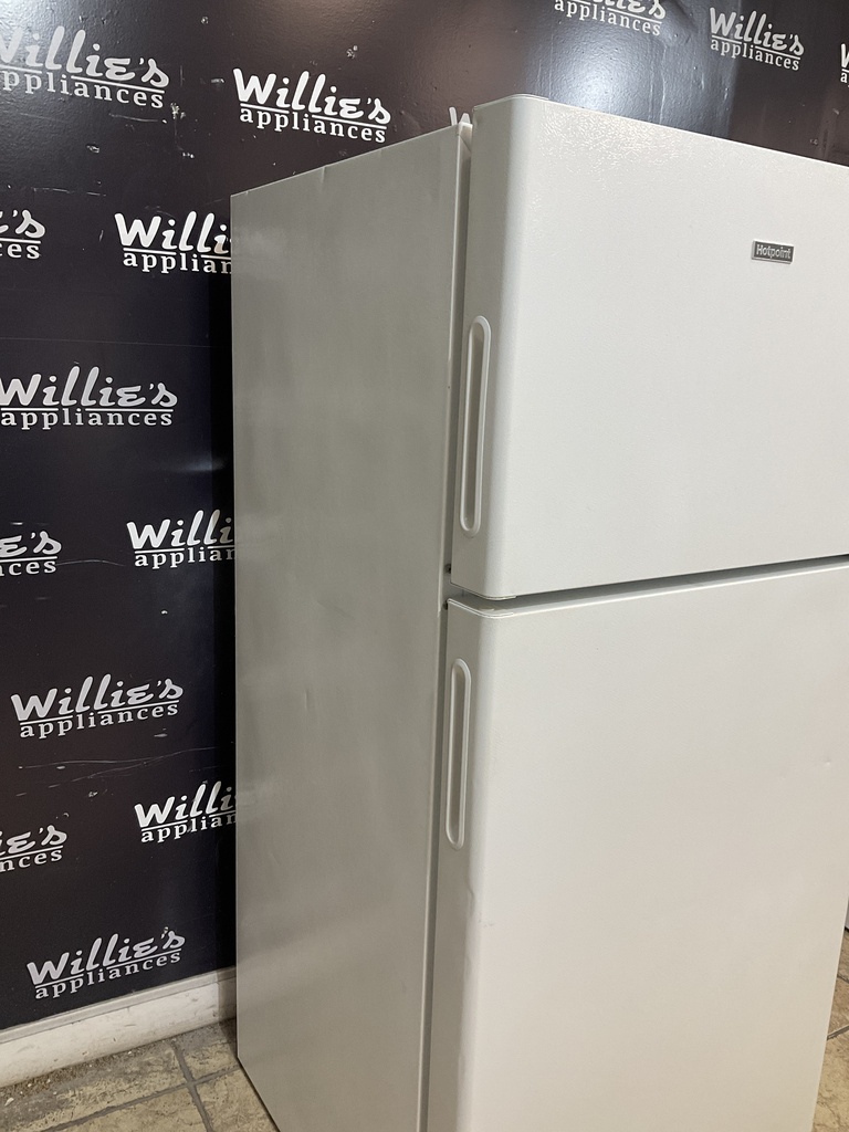 Hotpoint Used Refrigerator Top and Bottom 28x61 1/2” (White) 