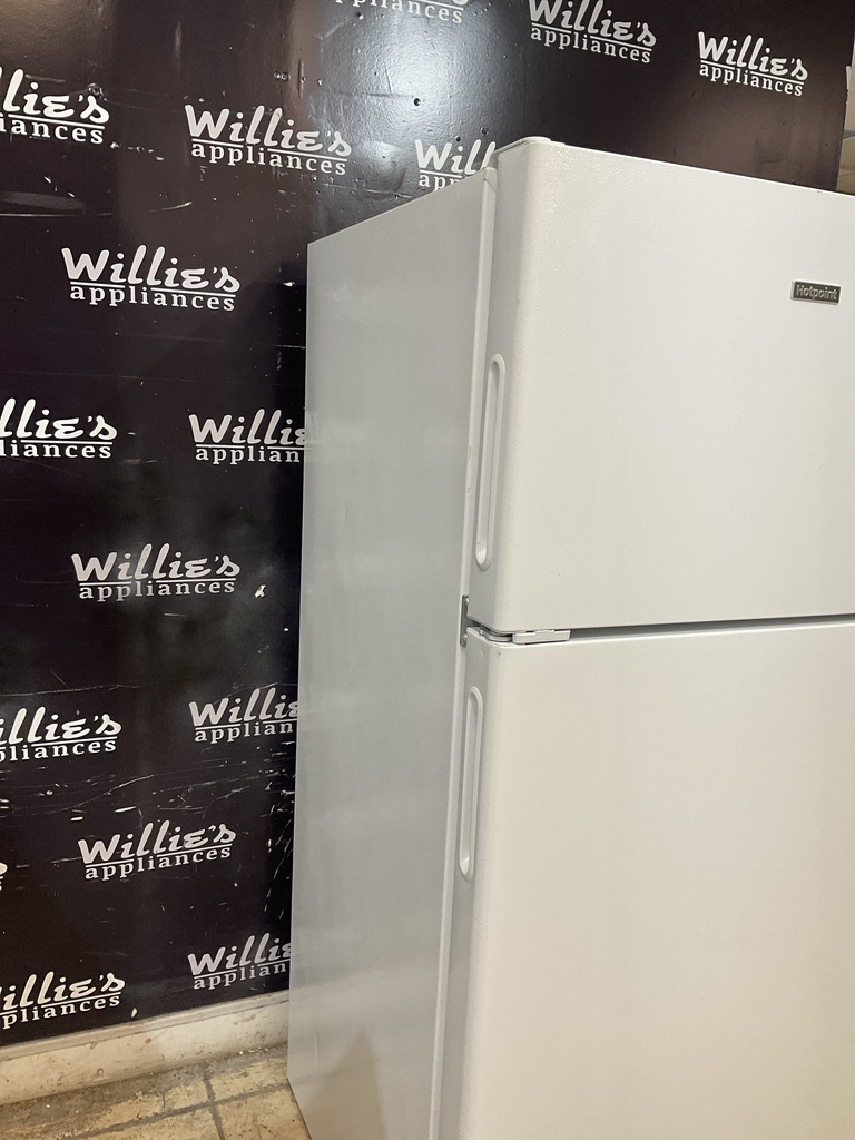 Hotpoint Used Refrigerator Top and Bottom 28x61 1/2” (white) 