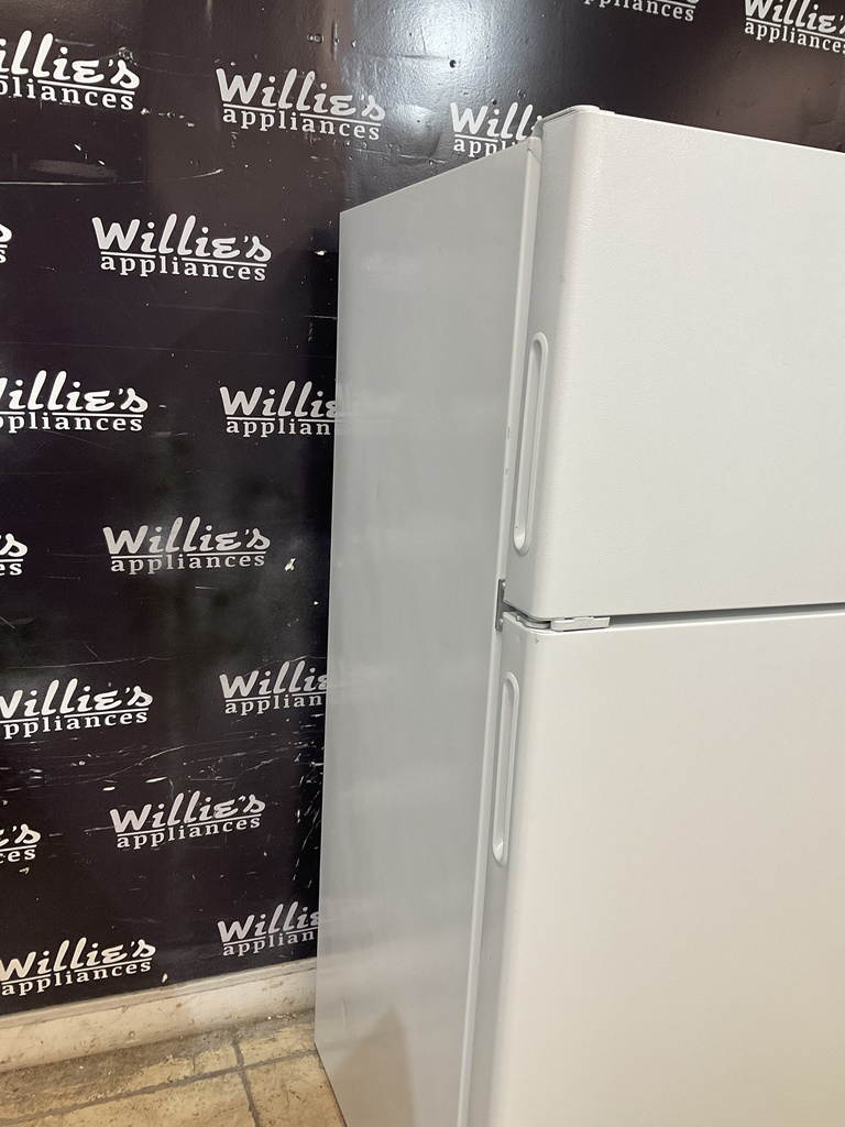 Hotpoint Used Refrigerator Top and Bottom 28x61 1/2” (White) 