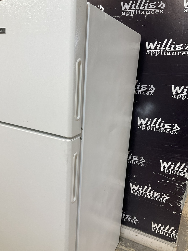 Hotpoint Used Refrigerator Top and Bottom 28x61 1/2” (White) 