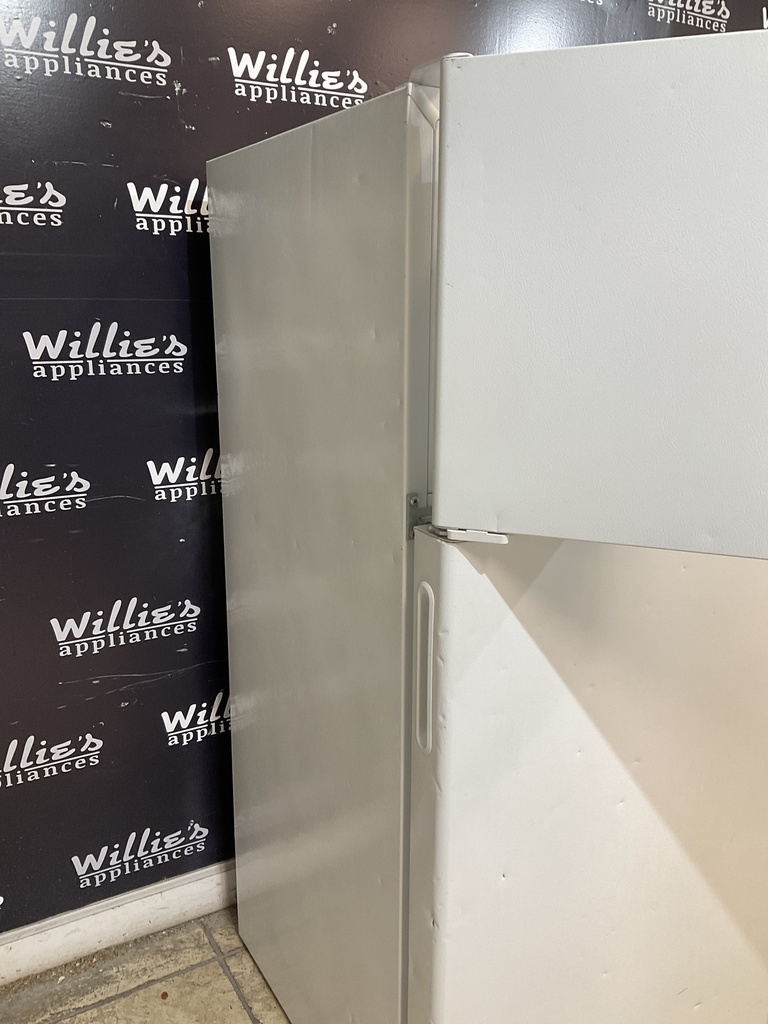 Hotpoint Used Refrigerator Top and Bottom 28x61 1/2” (White) 