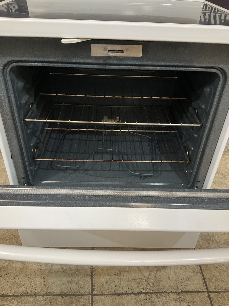 Ge Used Electric Stove 220volts (40/50 AMP) 30inches {no cord} (White) 