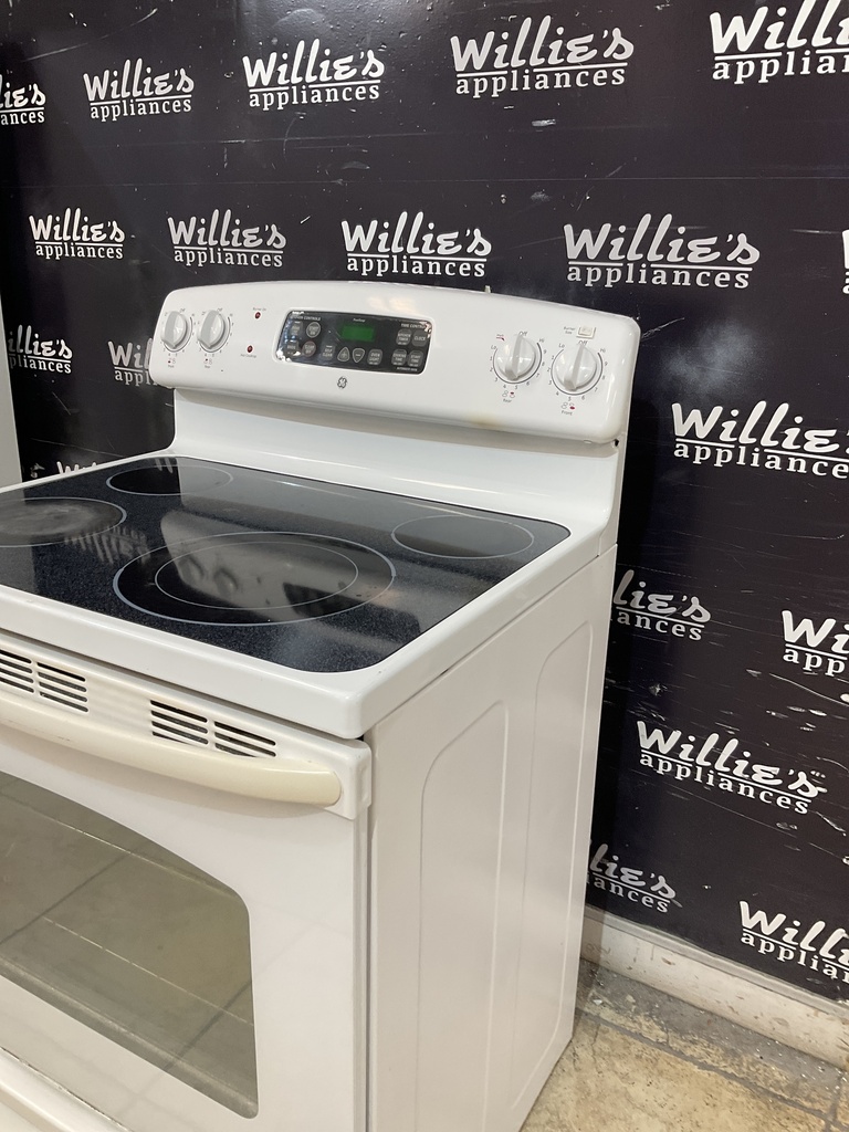 Ge Used Electric Stove 220volts (40/50 AMP) 30inches {3 prong} (White) 