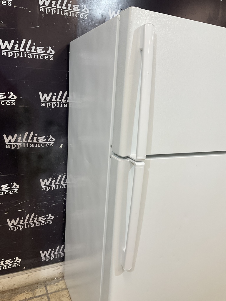 Ge Used Refrigerator Top and Bottom 28x61 1/2” (white) 