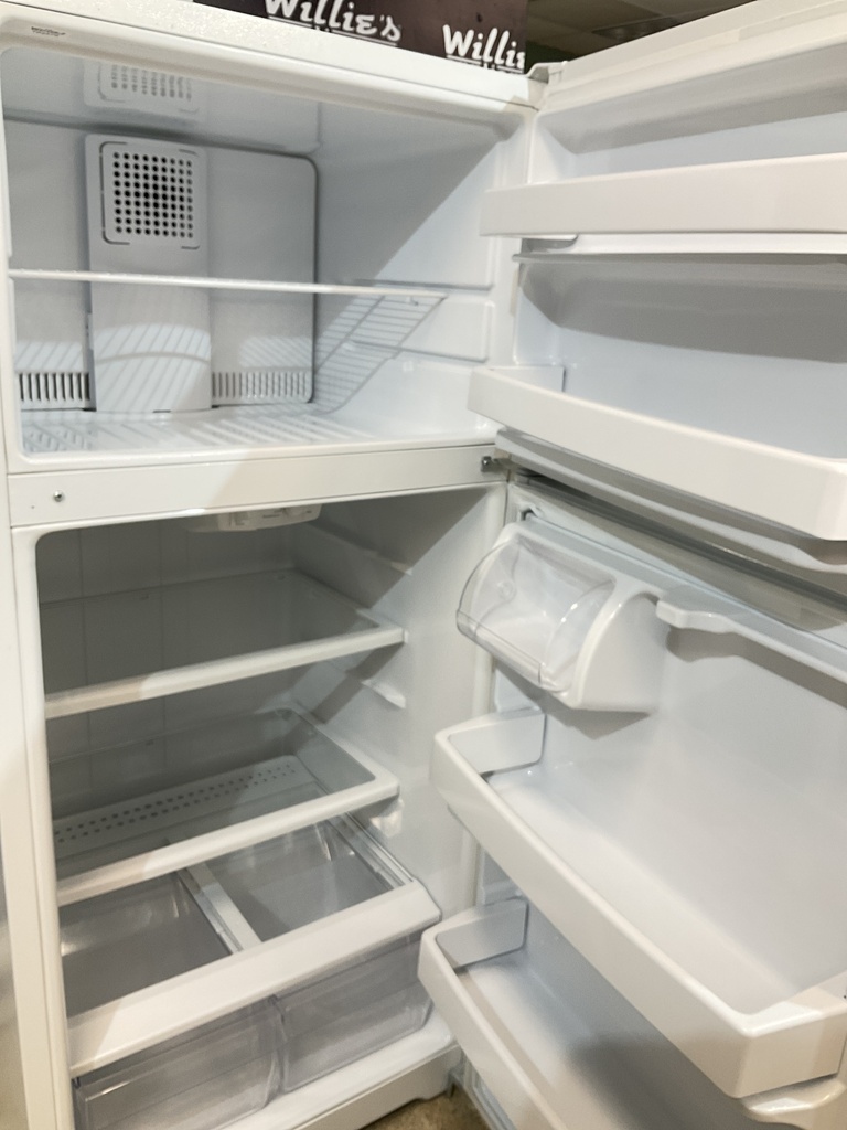 Ge Used Refrigerator Top and Bottom 28x61 1/2” (white) 