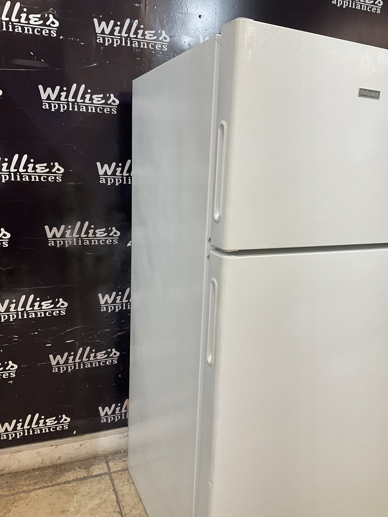 Hotpoint Used Refrigerator Top and Bottom 28x61 1/2” (White) 