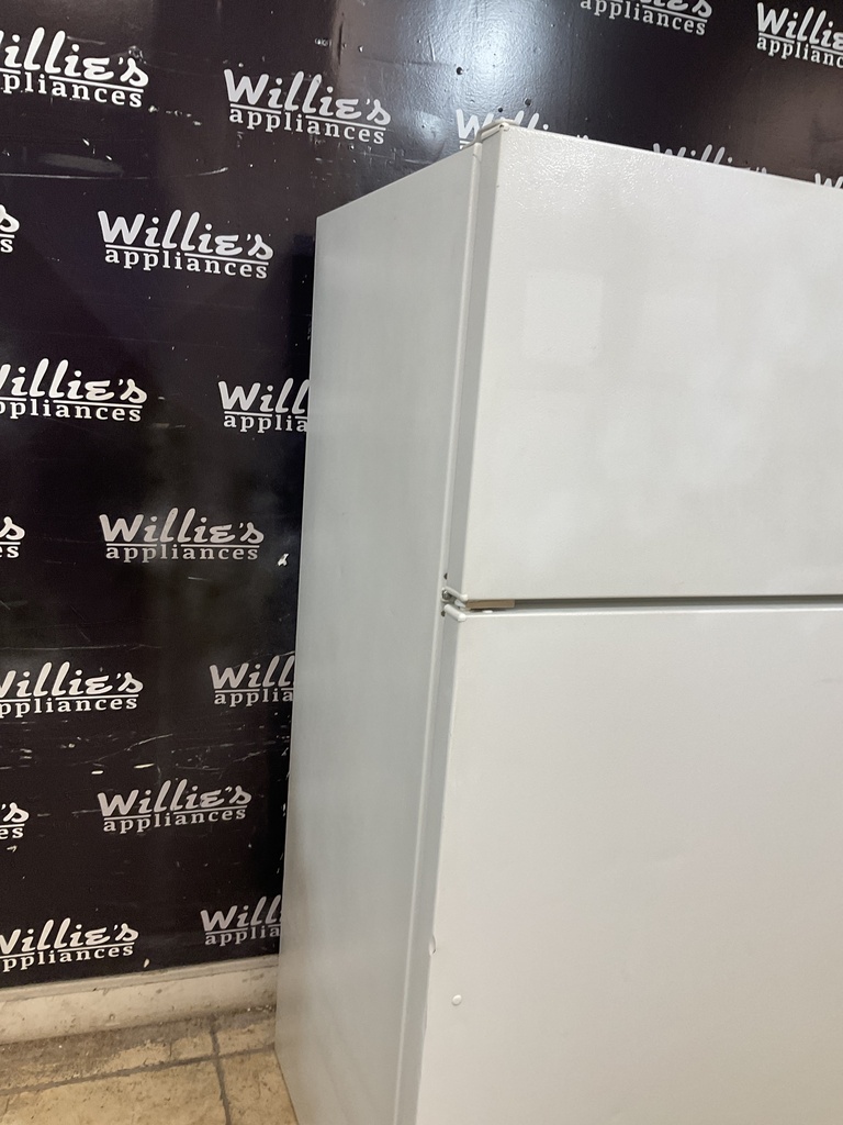 Ge Used Refrigerator Top and Bottom 28x61 1/2” (White) 