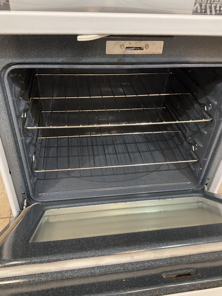 Ge Used Electric Stove 220volts (40/50 AMP) 30inches {3 prong} (White) 