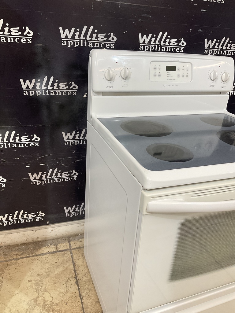 Frigidaire Used Electric Stove 220volts (40/50 AMP) 30inches {3 prong} (white) 