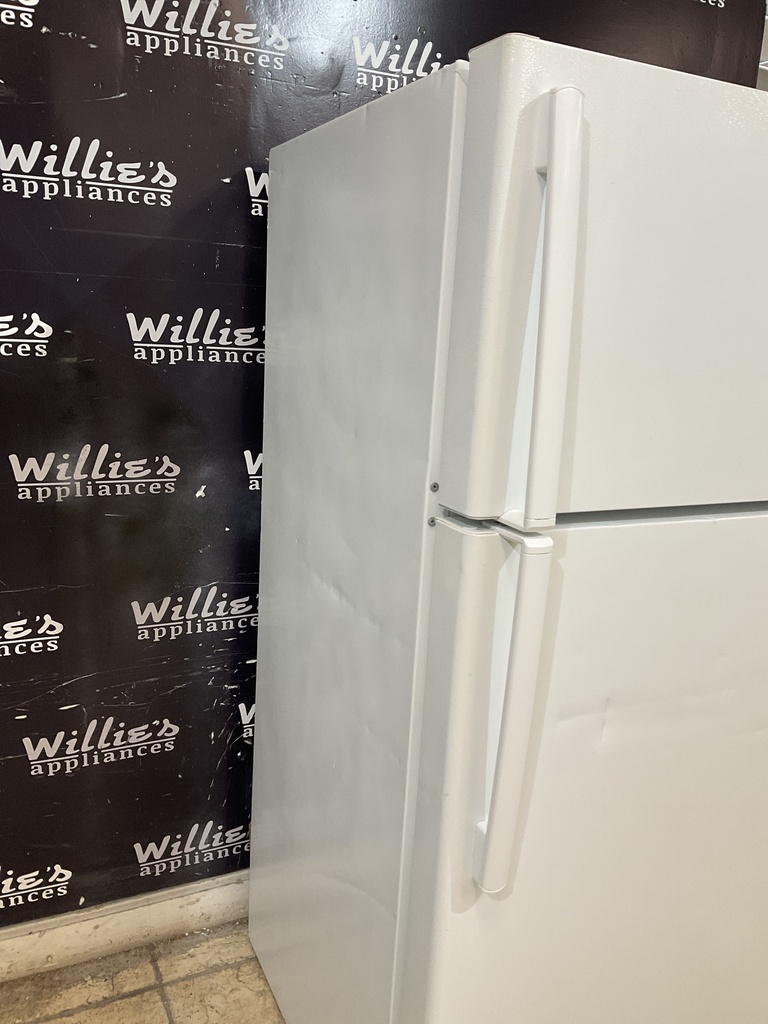 Ge Used Refrigerator Top and Bottom 28x61 1/2” (White) 