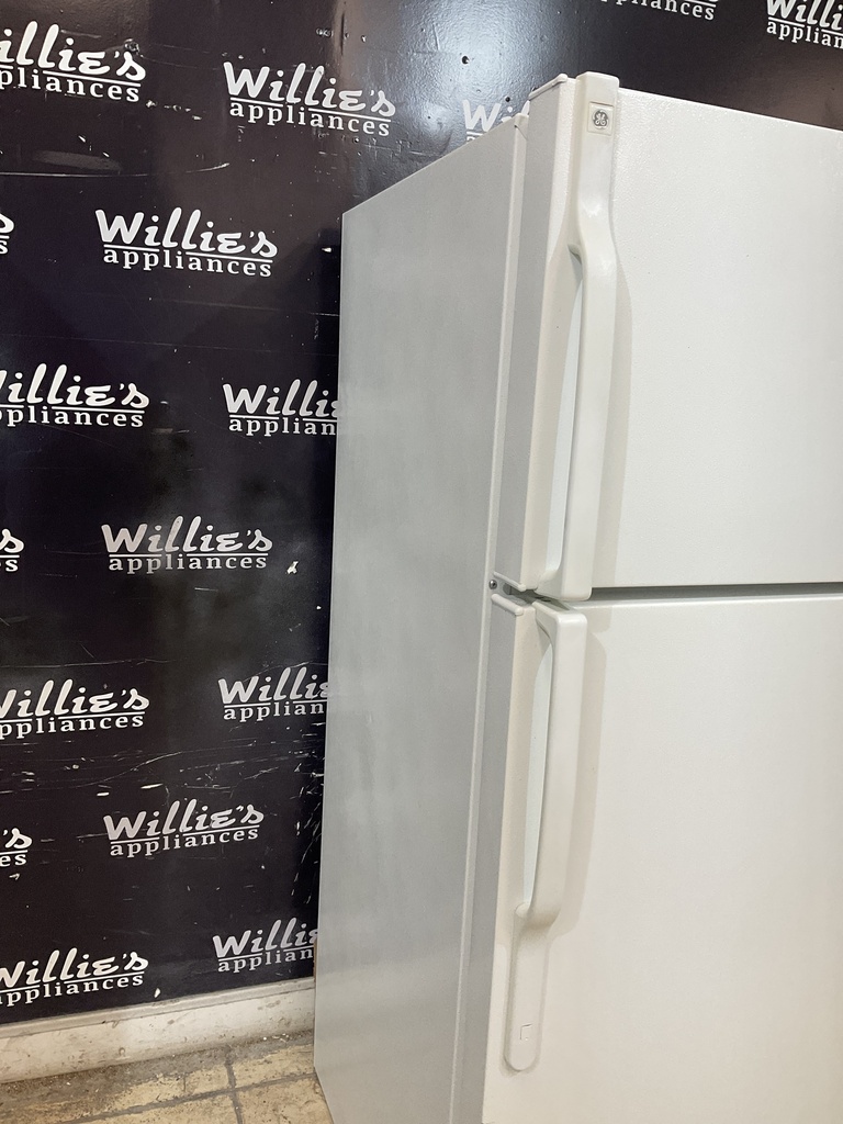 Ge Use Refrigerator Top and Bottom 28” x 62” (White)