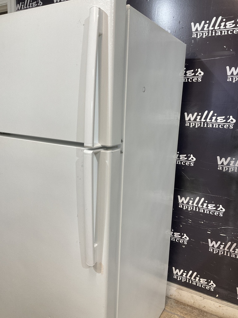 Ge Used Refrigerator Top and Bottom 28x64 1/2” (White) 