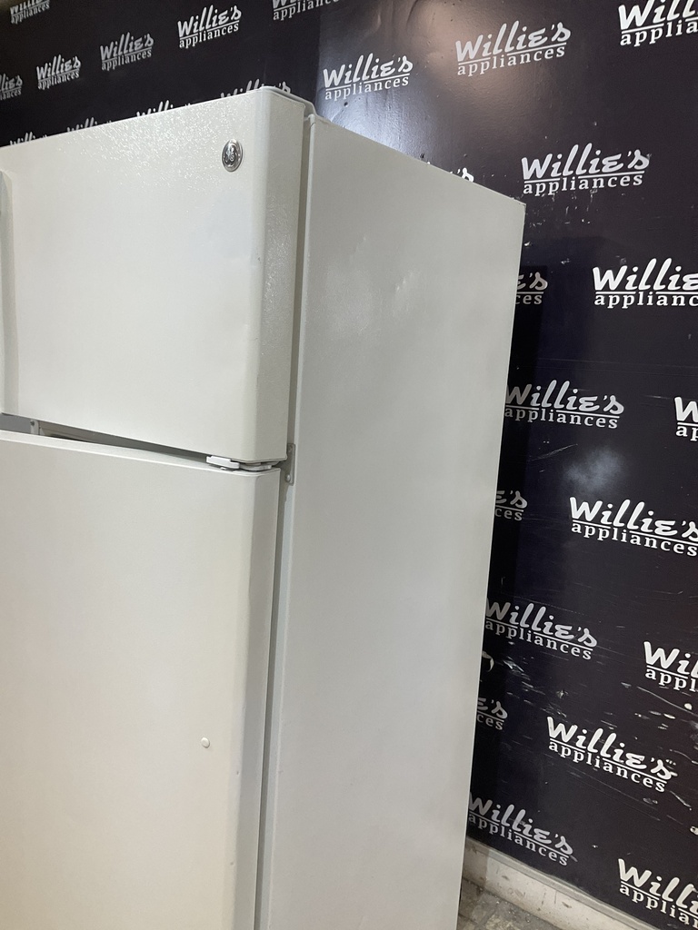Ge Used Refrigerator Top and Bottom 28x64 (white) 
