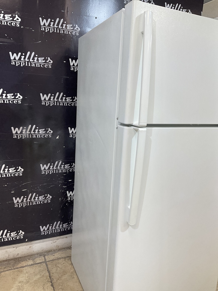 Ge Used Refrigerator Top and Bottom 28x64 (white) 