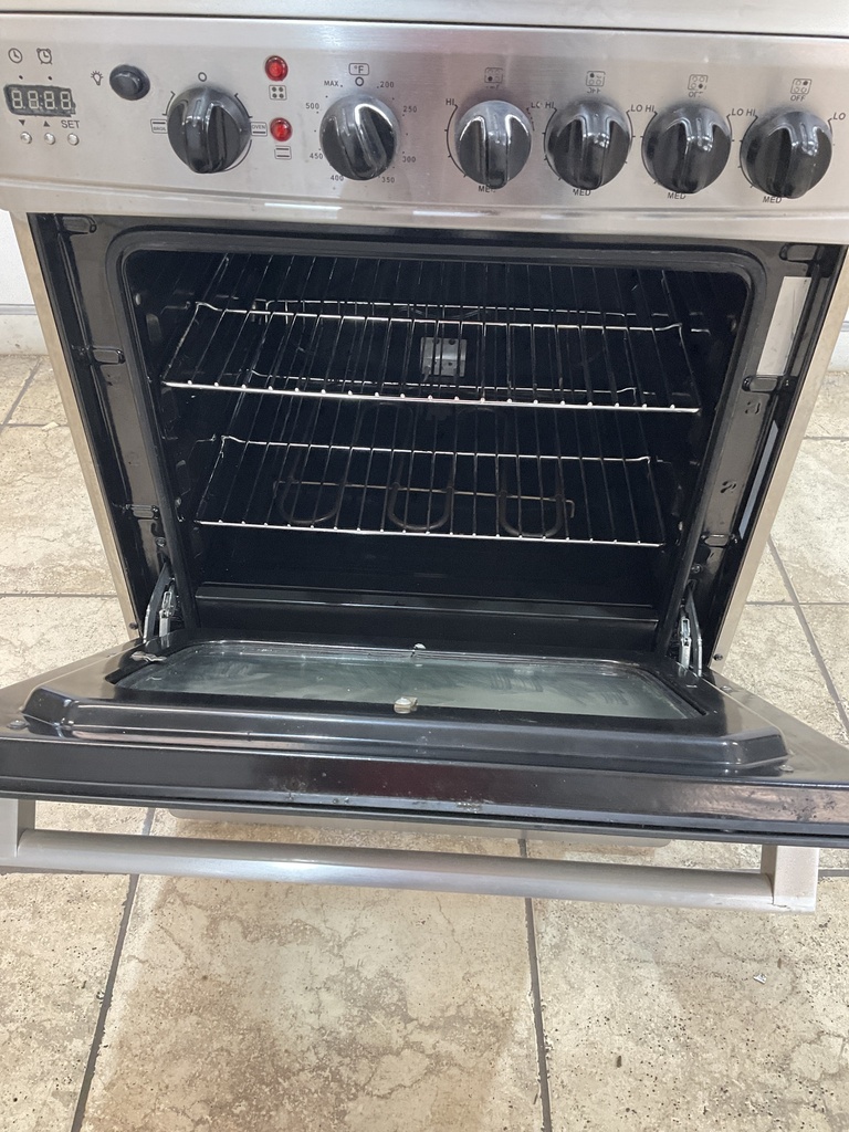 Avanti Used Electric Stove 220volts (40/50 AMP) 23 1/3” (Stainless Steel)