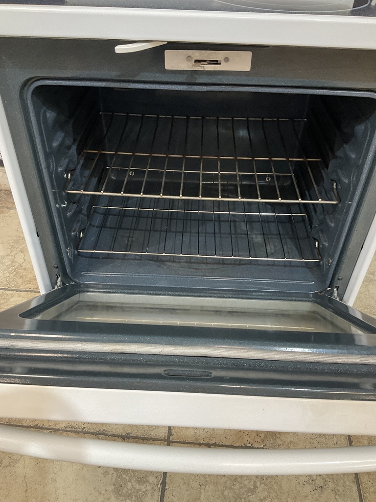 Ge Used Electric Stove 220volts (40/50 AMP) 30inches (White) 