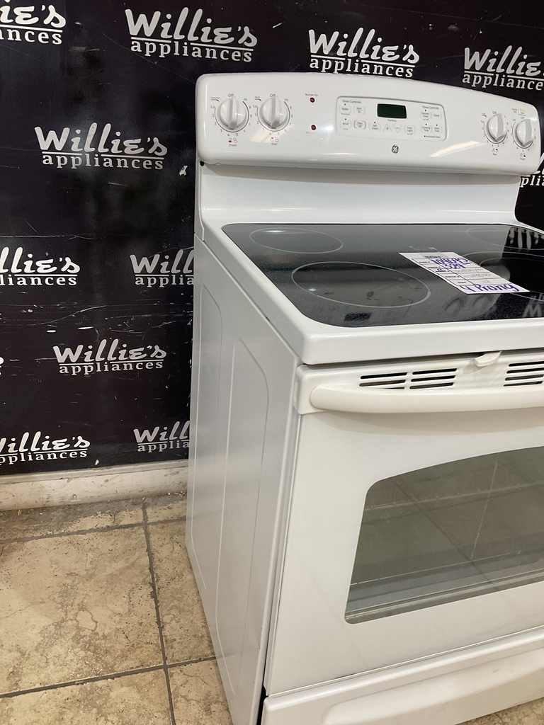Ge Used Electric Stove 220volts (40/50 AMP) 30inches (White) 