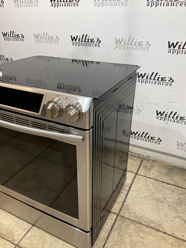 Samsung Used Electric Stove 220volts (40/50 AMP) 30inches {3 prong} (Stainless steel) 