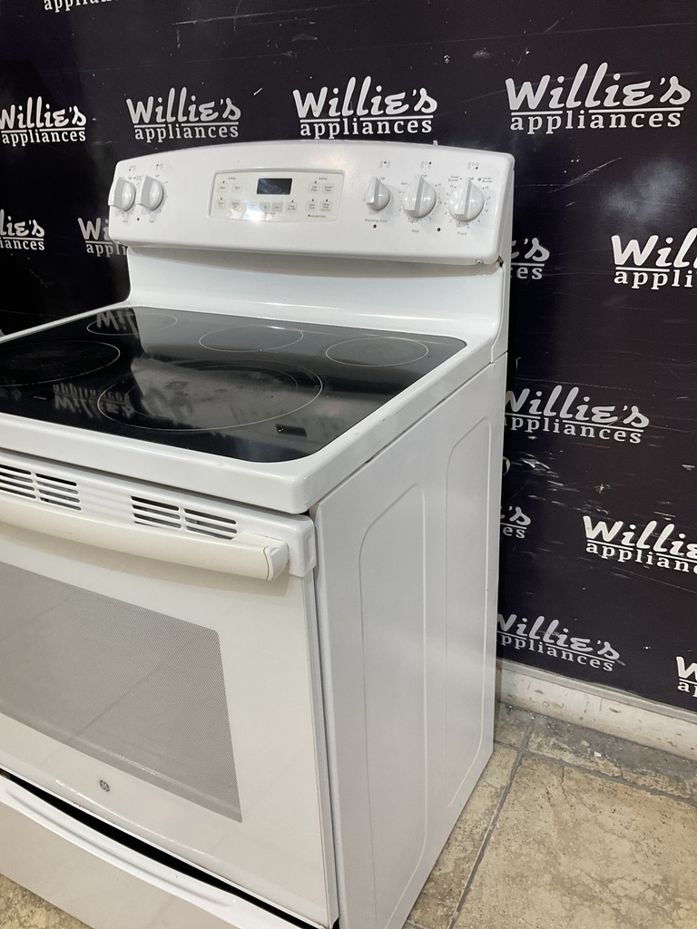 Ge Used Electric Stove 220volts (40/50 AMP) 30inches {3 prong} (White) 