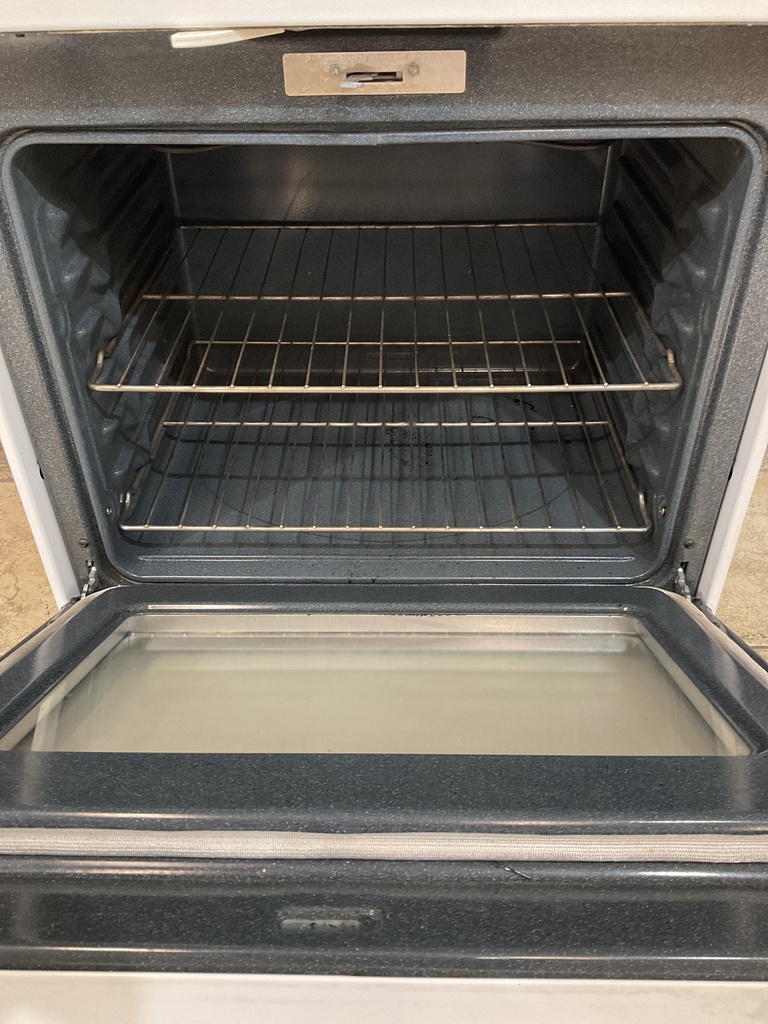 Ge Used Electric Stove 220volts (40/50 AMP) 30inches {3 prong} (White) 