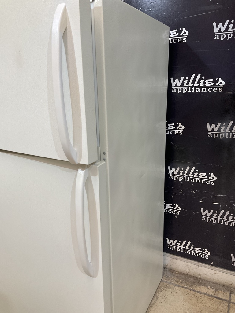 Frigidaire Used Refrigerator Top and Bottom 28x60 (Bisque) 