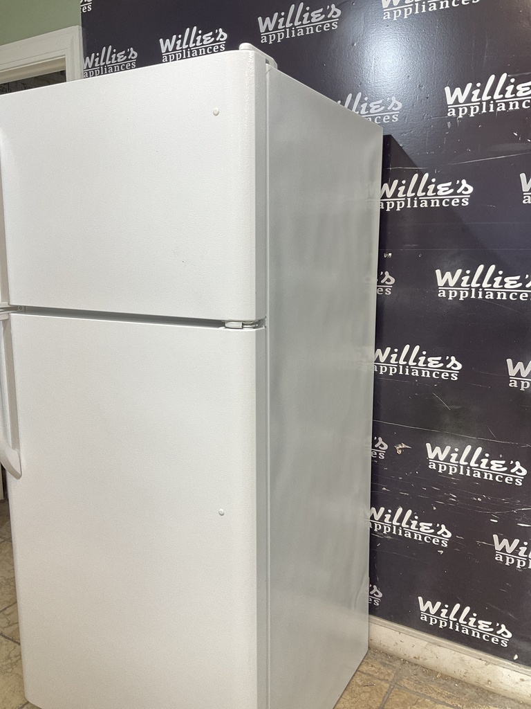 Frigidaire Used Refrigerator Top and Bottom 30x66 (White) 